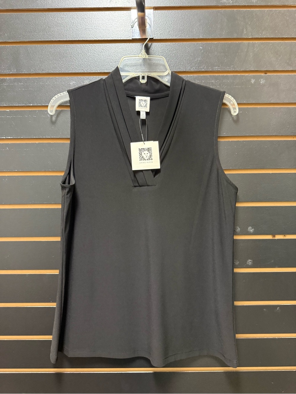 NWT Anne Klein Women’s Medium Black Sleeveless V-Neck Blouse